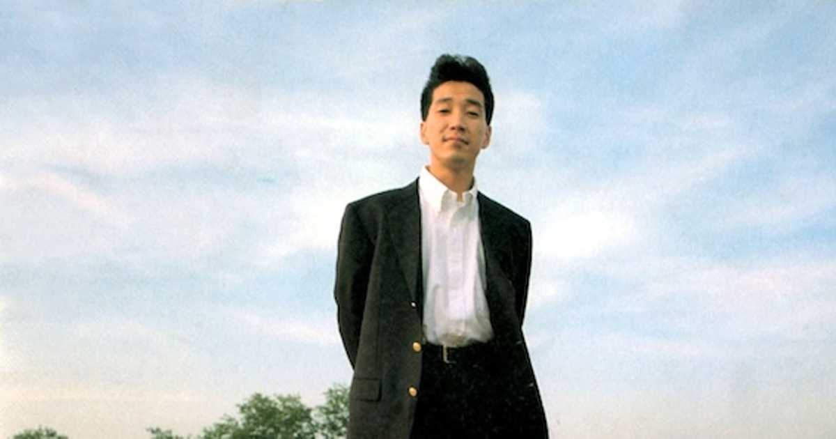 日本中で歌われたKANのシングル「愛は勝つ」の主人公は励まし上手な奴
